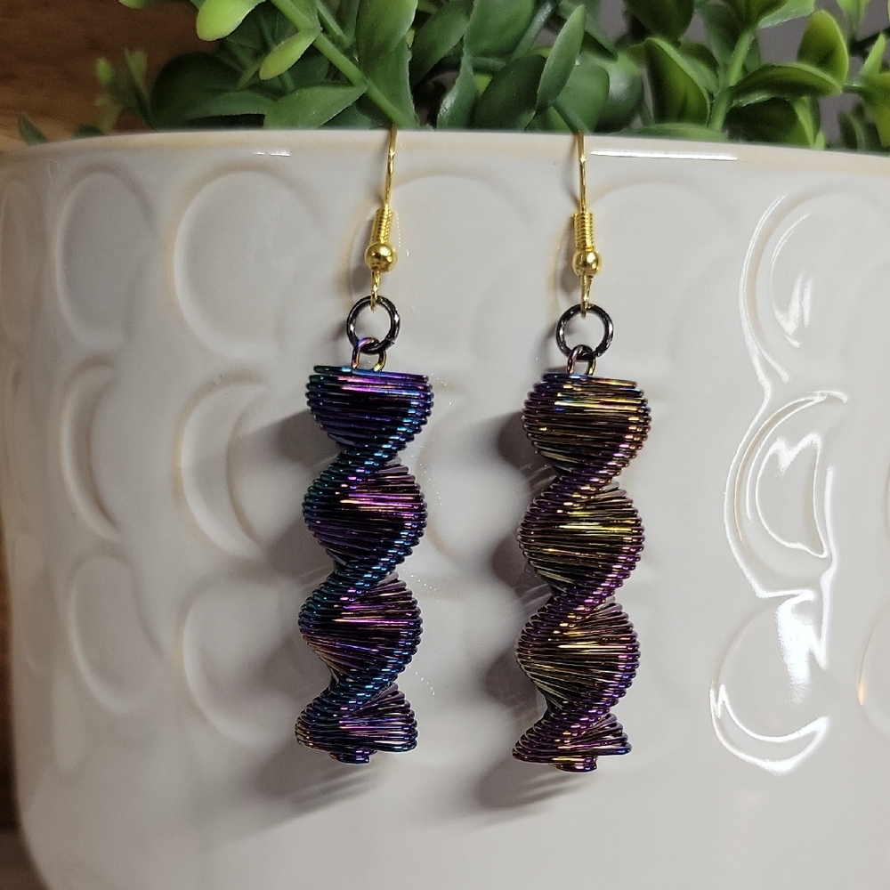 OILSLICK HELIX SPRING SPIRAL EARRING - Picture 6 of 8